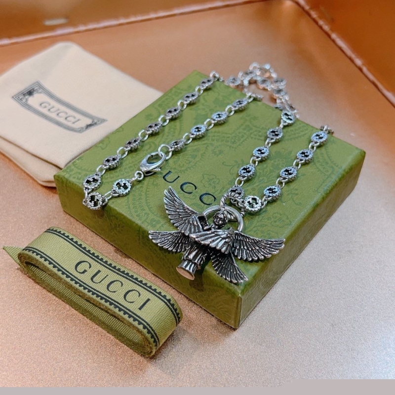 G*u*i necklaces